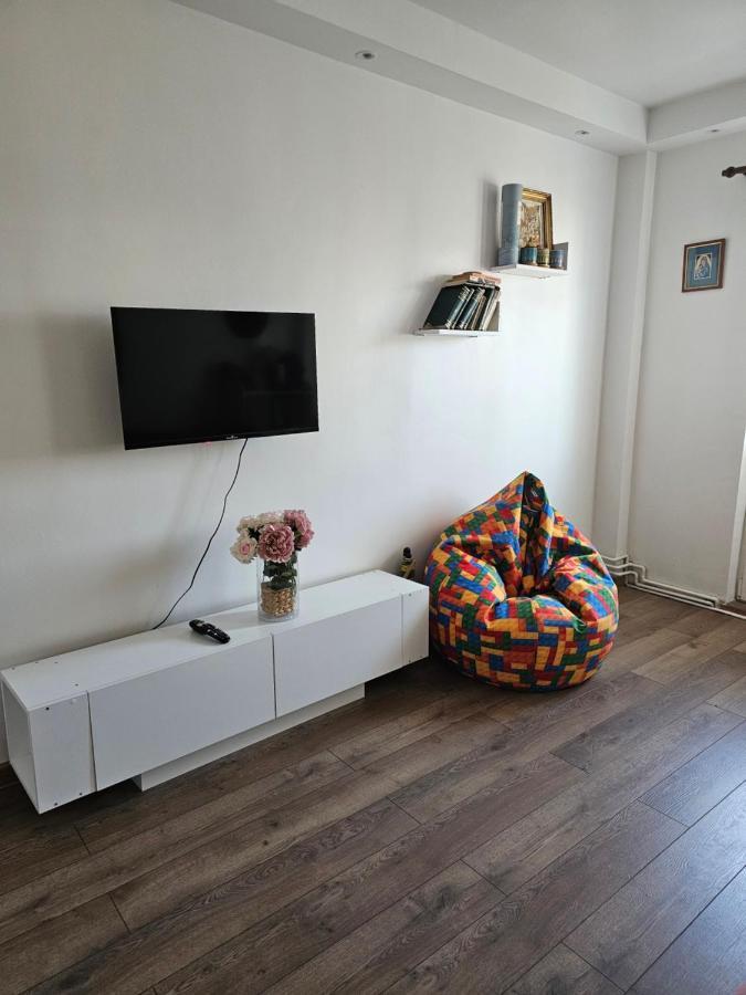 Apartament Near The Park Two Rooms Бухарест Екстер'єр фото